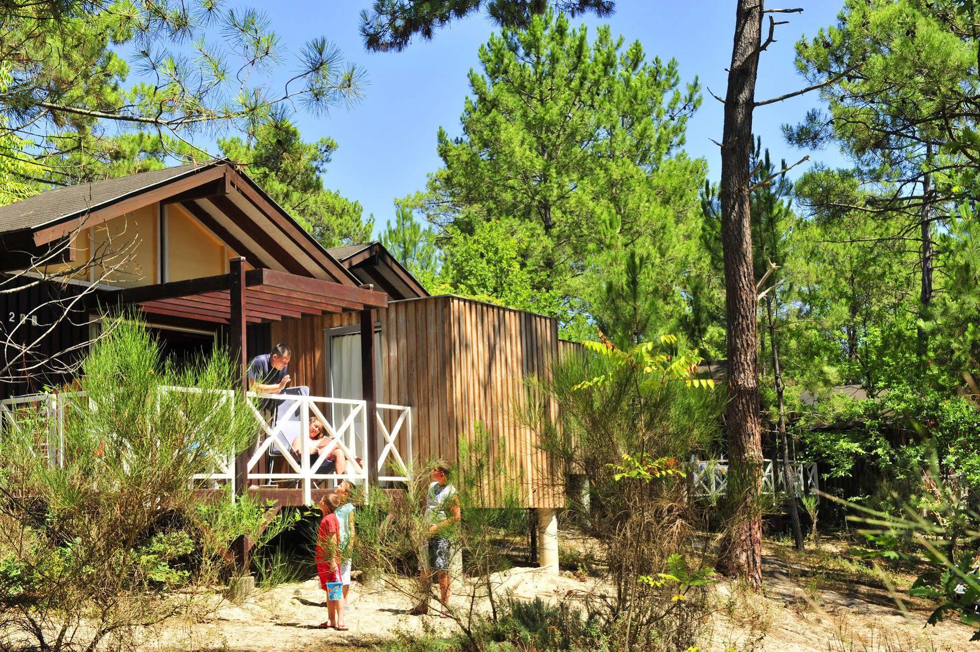 Hotel Vtf Les Oyats Sylvadoures Maubuisson Exterior foto